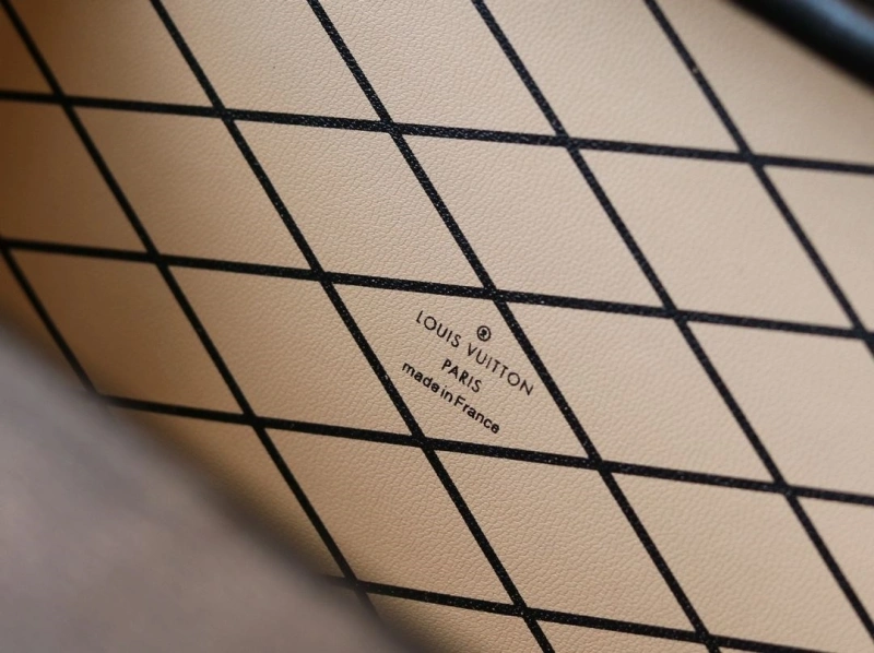 LV Box Bags 4233H-1598