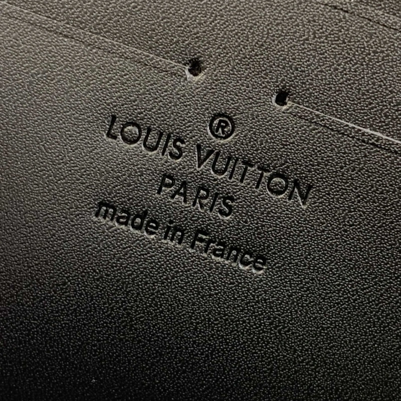 LV Wallets 4286A-0112