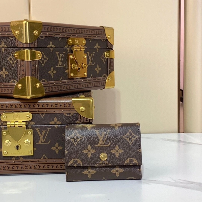 LV Wallets 4286A-0219