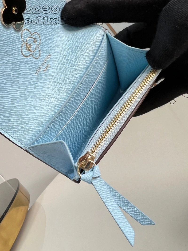 LV Wallets 4286A-0257