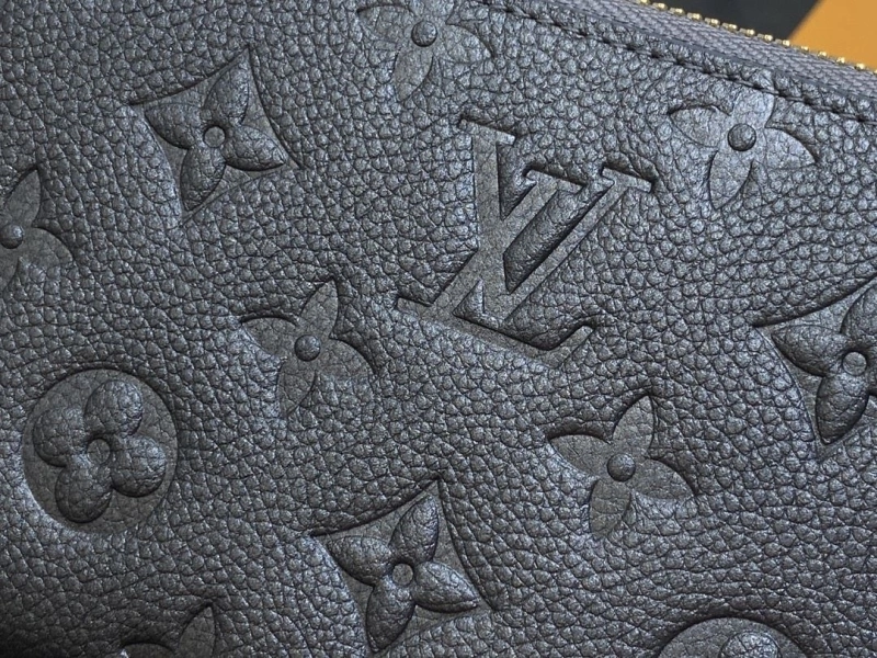 LV Wallets 4286A-0315