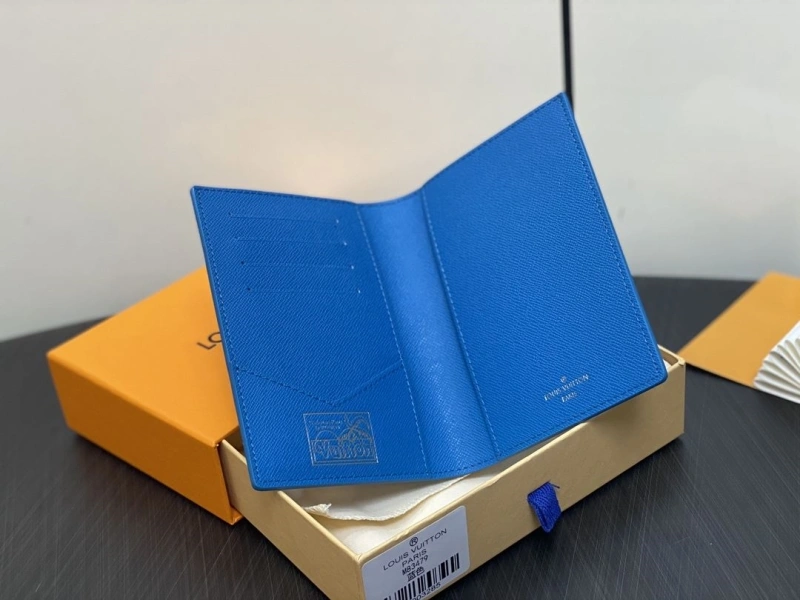 LV Wallets 4286G-0122