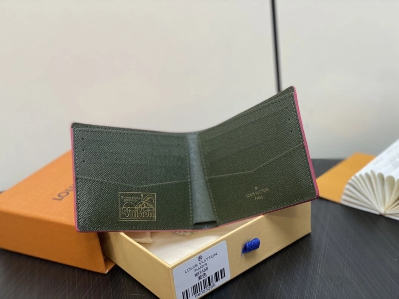 LV Wallets 4286G-0126