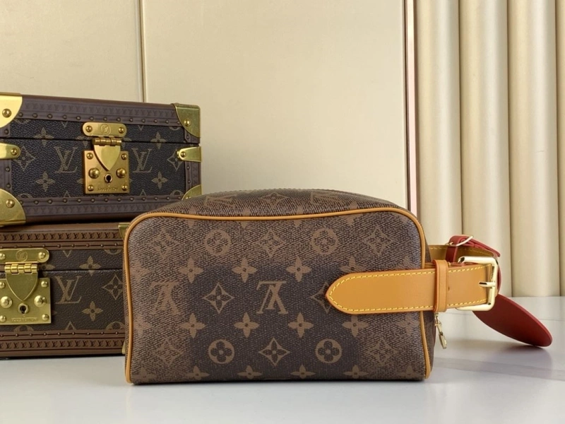 LV Cosmetic Bags 4286G-0239