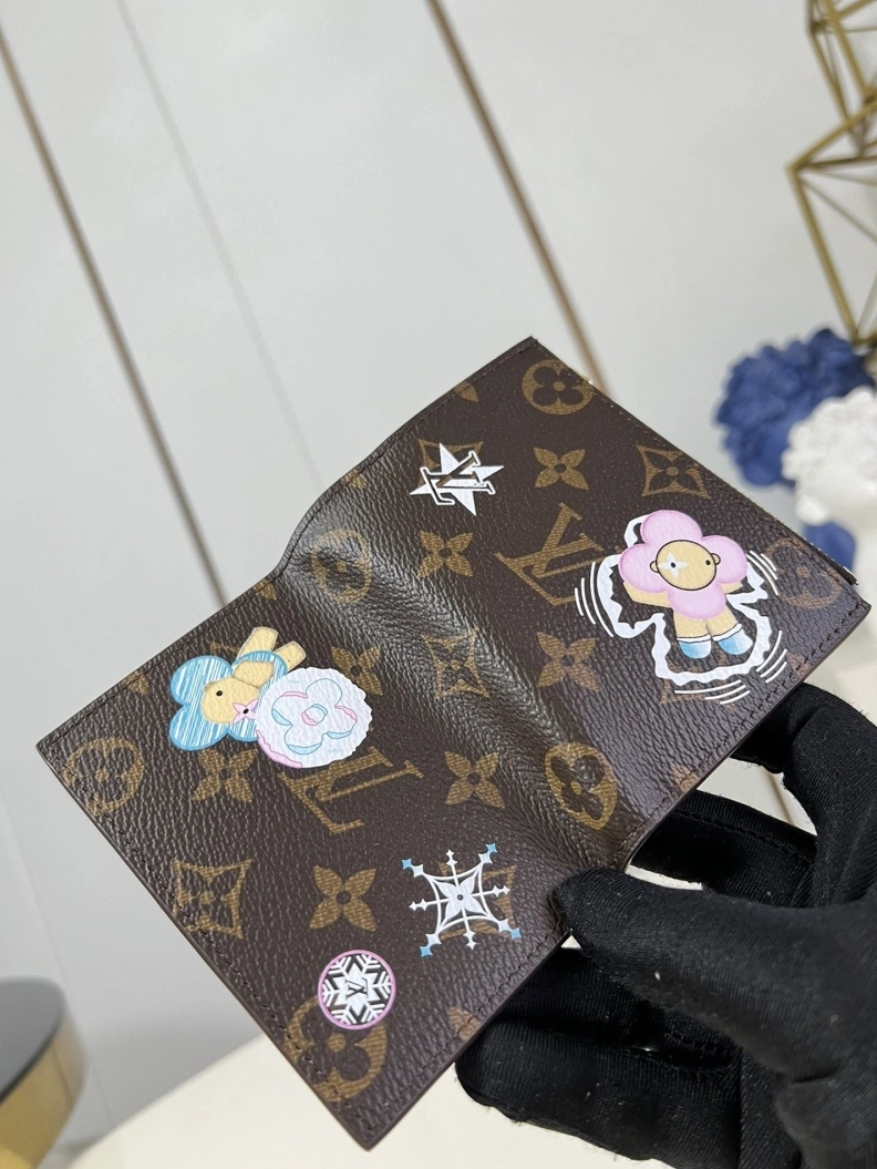 LV Wallets 4365A-0171