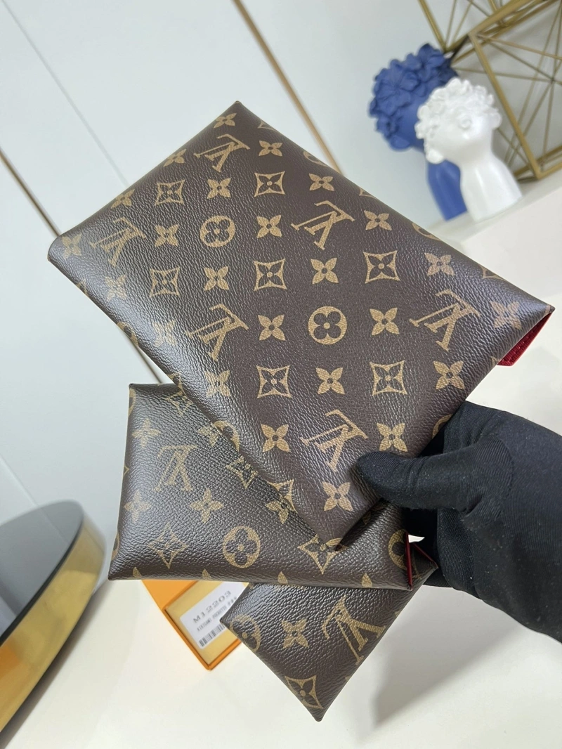 LV Wallets 4365A-0172