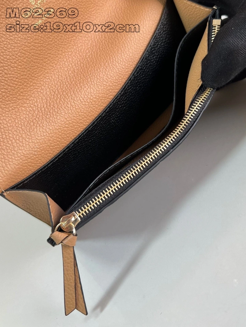 LV Wallets 4365A-0254