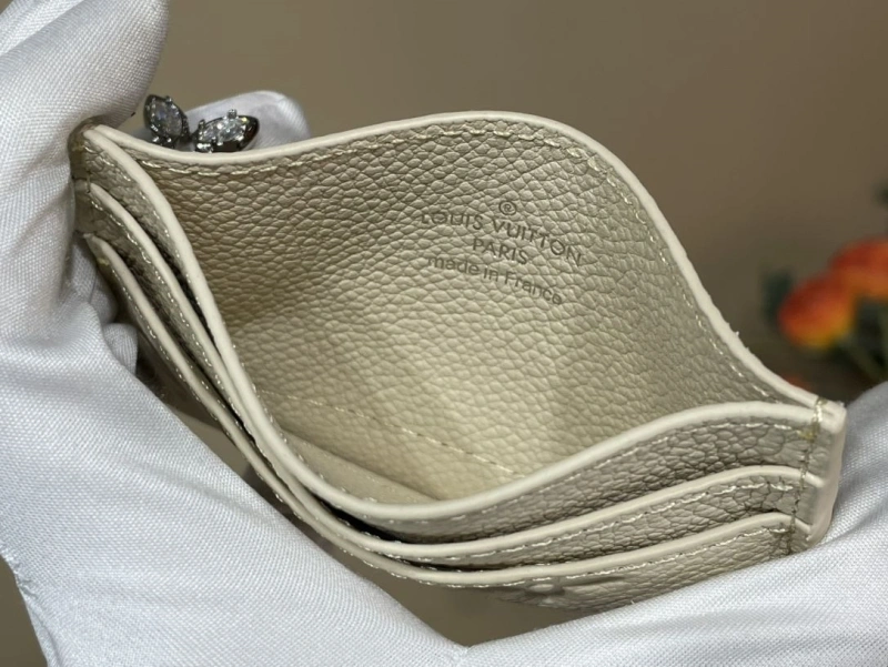 LV Wallets 4365A-0310