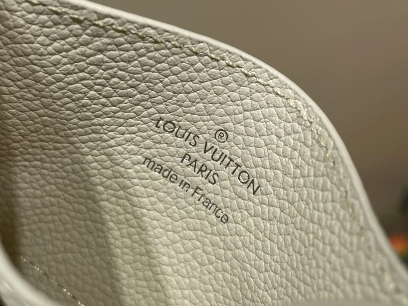 LV Wallets 4365A-0310