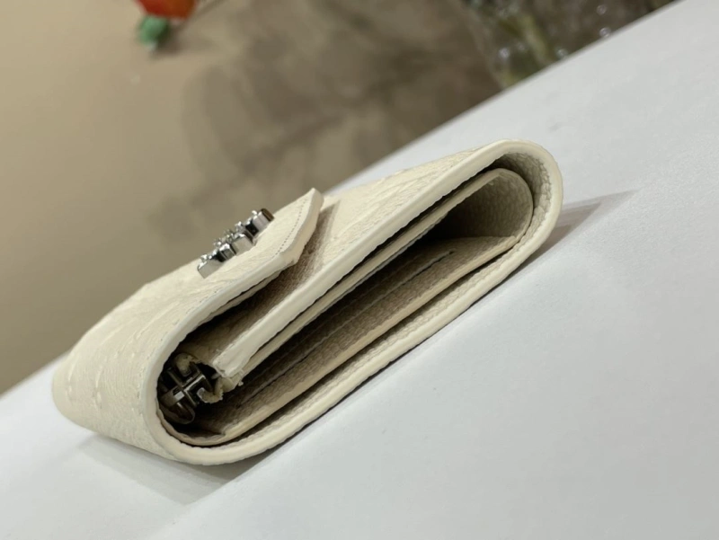 LV Wallets 4365A-0312