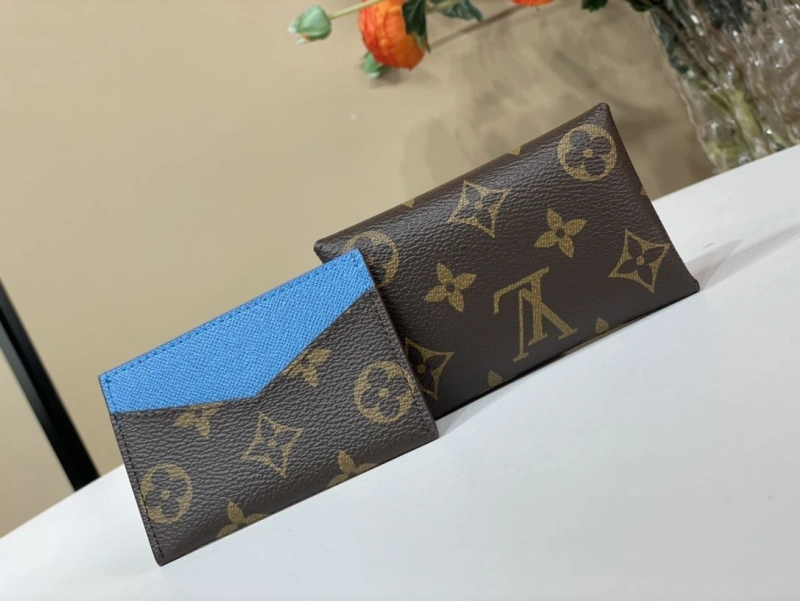 LV Wallets 4365A-0326