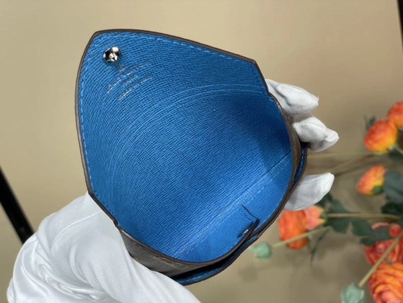 LV Wallets 4365A-0326
