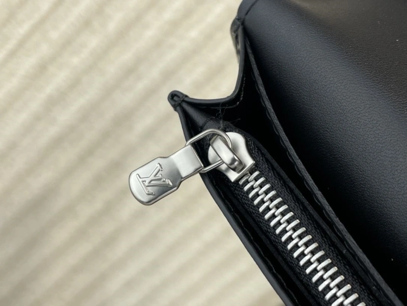 LV Wallets 4365H-0347