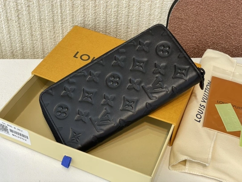 LV Wallets 4365H-0373