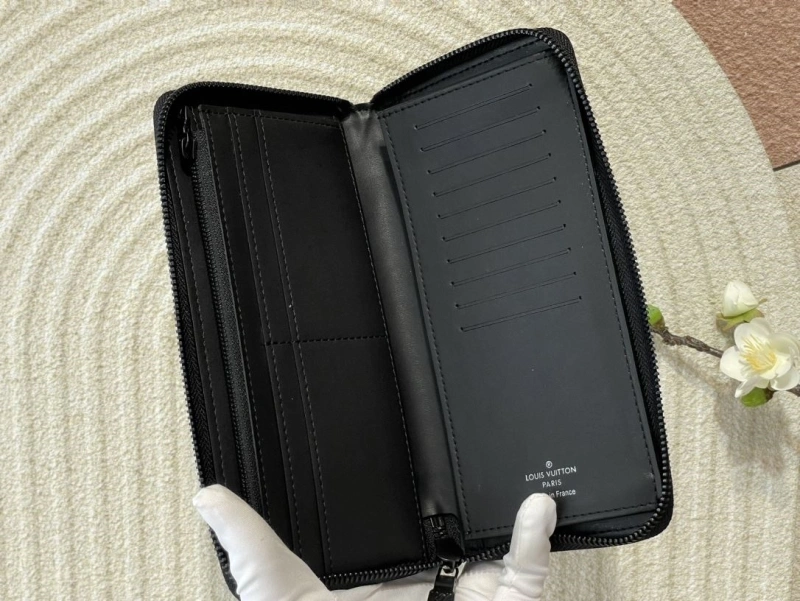 LV Wallets 4365H-0373