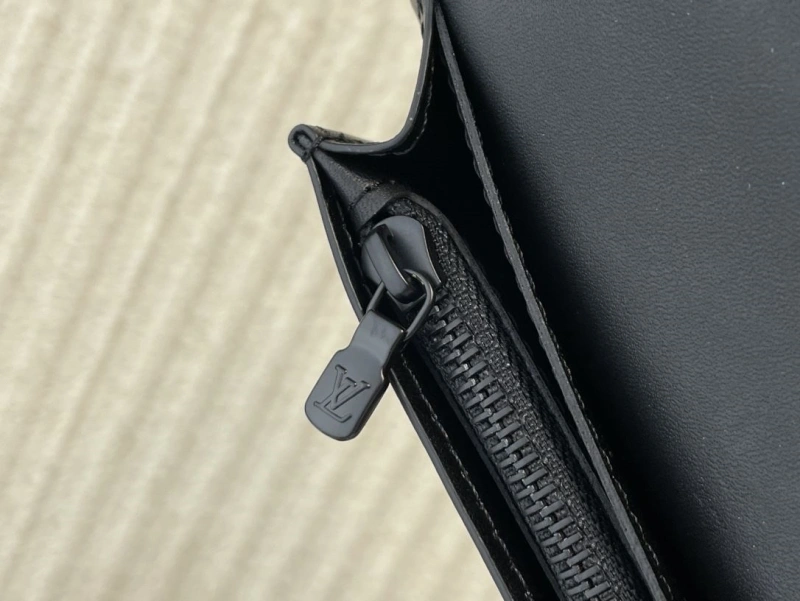 LV Wallets 4365H-0374