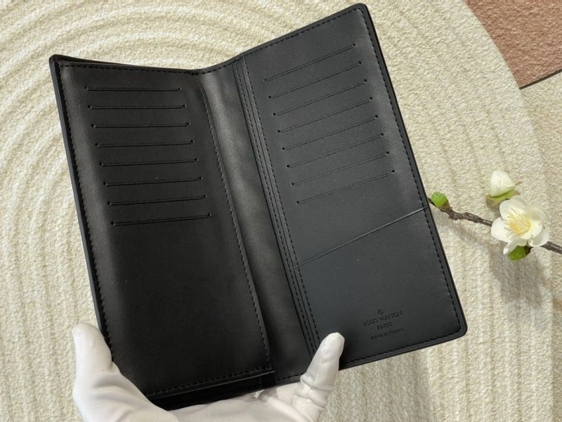 LV Wallets 4365H-0379