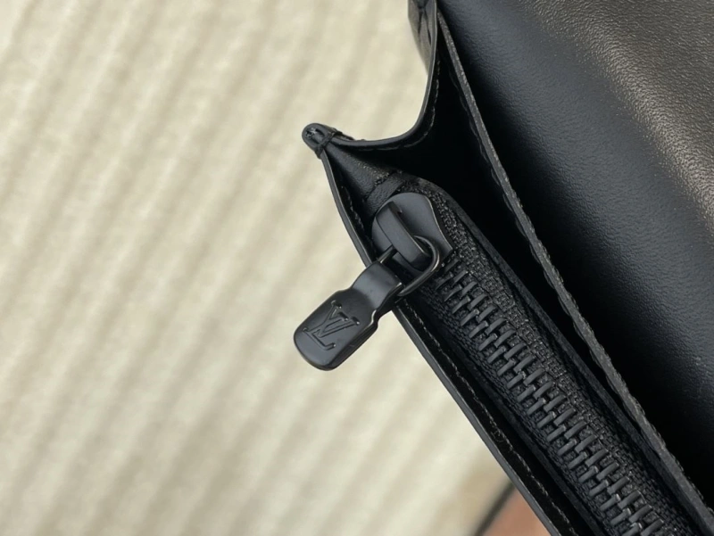 LV Wallets 4365H-0382
