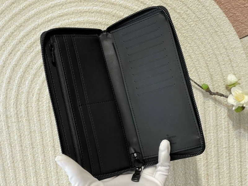 LV Wallets 4365H-0383
