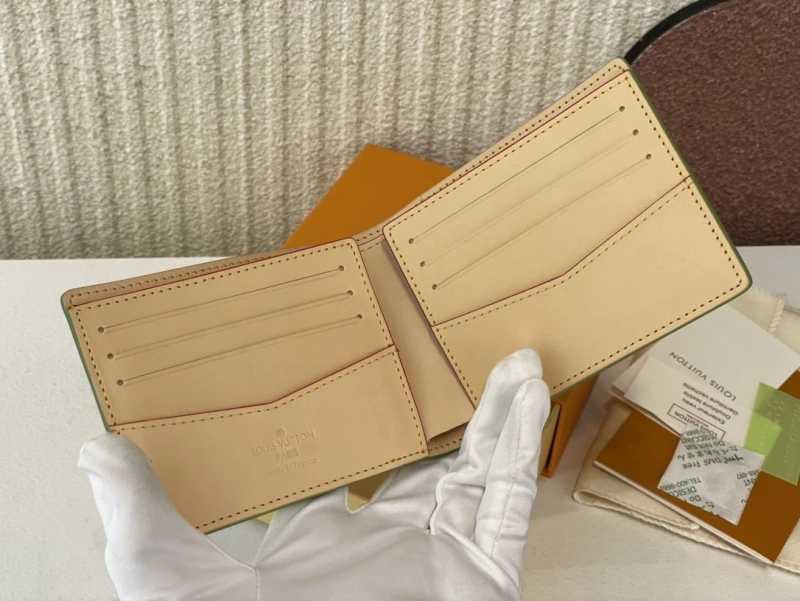 LV Wallets 4365H-0390