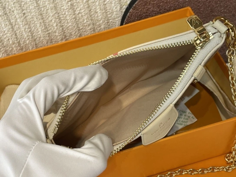 LV Wallets 4365H-0524