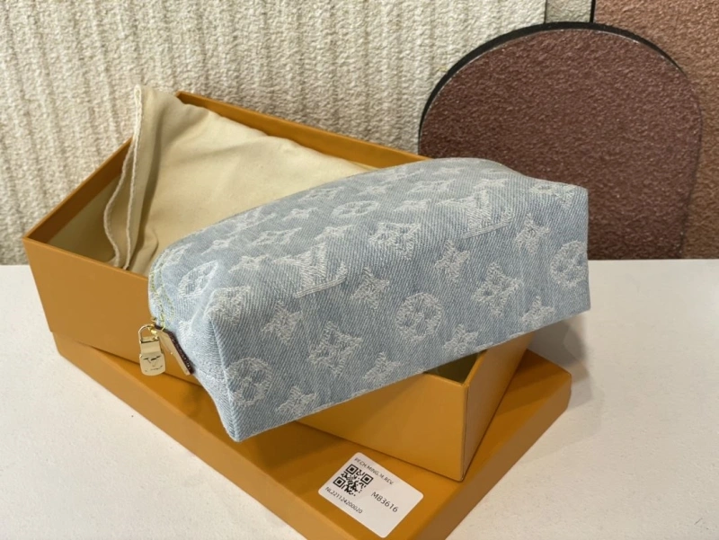 LV Wallets 4365I-0237