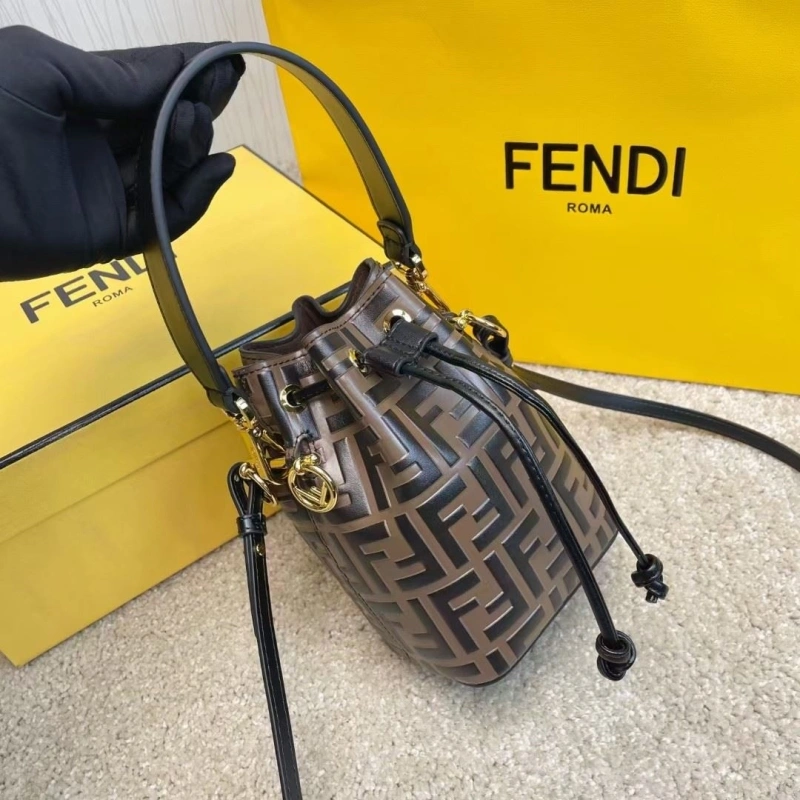 F**di bucket bags 4370-0025