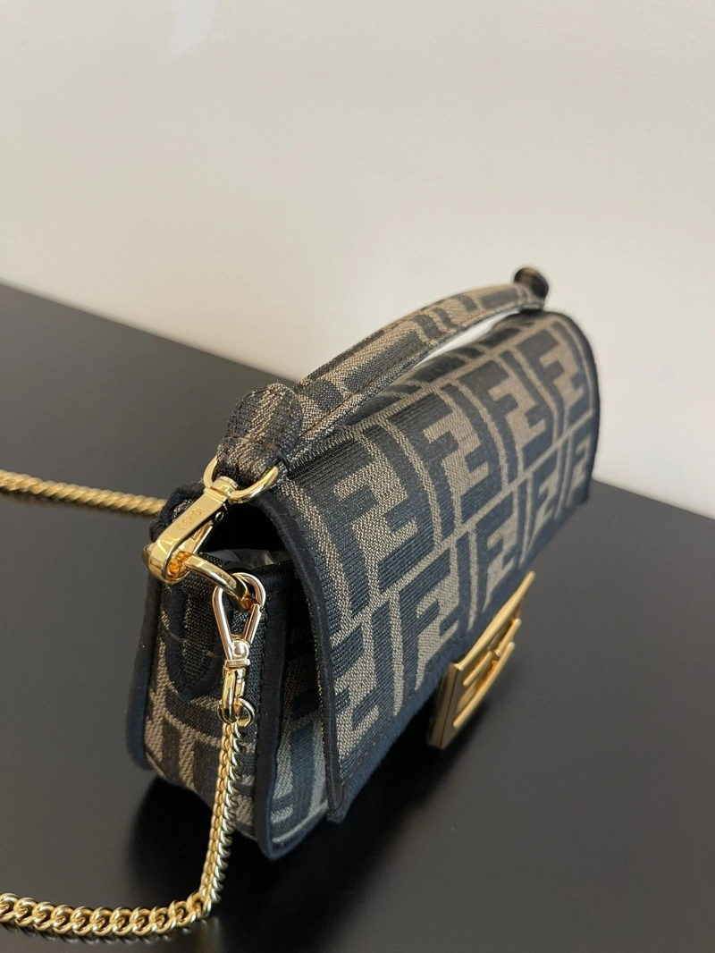 F**di baguette bags 4370-0104
